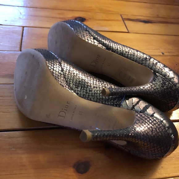 Dior | Metallic Textured Platform Pumps | Size 41 - Picture 2 of 3